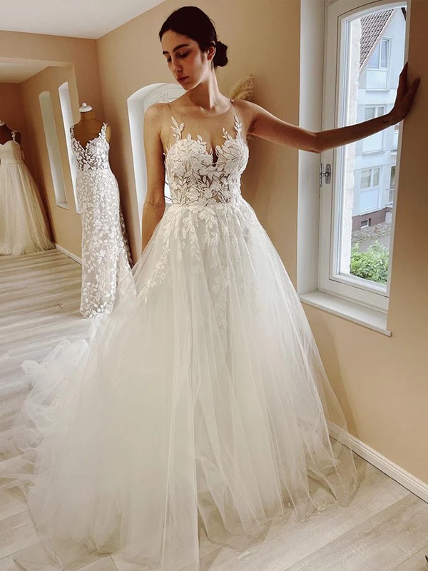 A-Line/Princess Tulle Applique Scoop Sleeveless Chapel Train Wedding Dresses 990