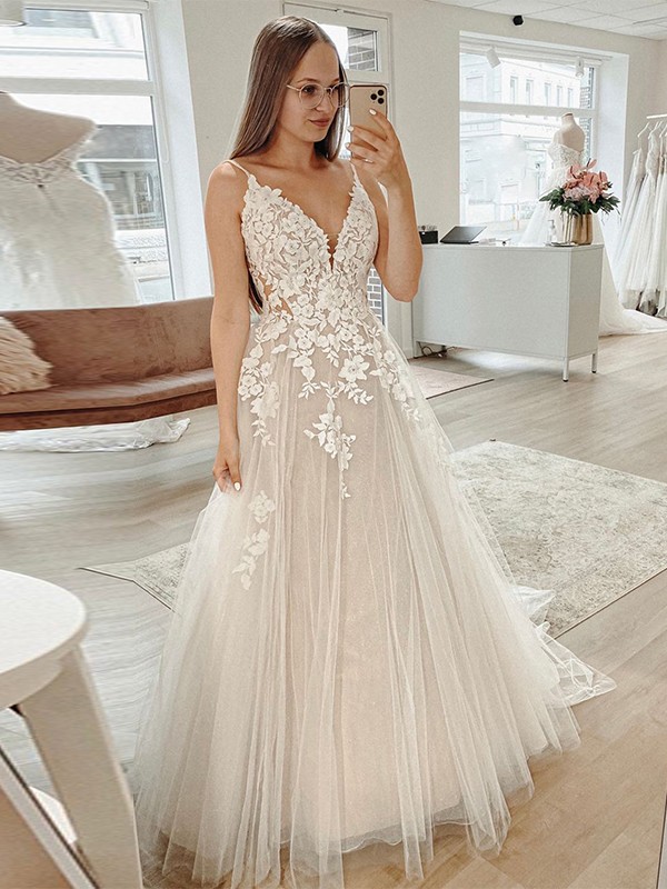 A-Line/Princess Tulle Applique V-neck Sleeveless Court Train Wedding Dresses 1023