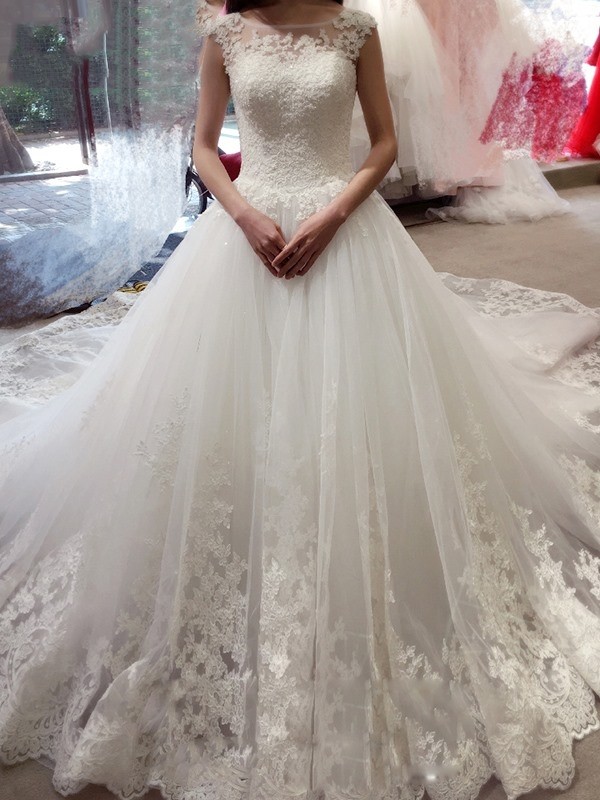 Ball Gown Sleeveless Bateau Applique Chapel Train Tulle Wedding Dresses 1244