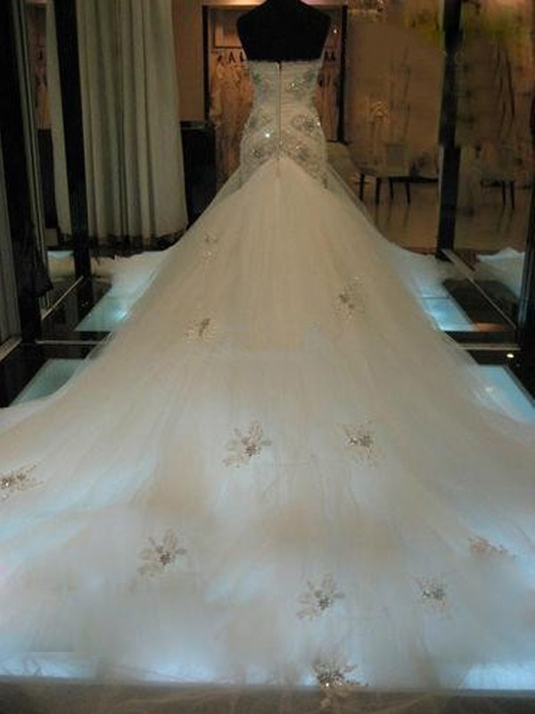 Trumpet/Mermaid Sleeveless Sweetheart Chapel Train Beading Tulle Wedding Dresses 1654