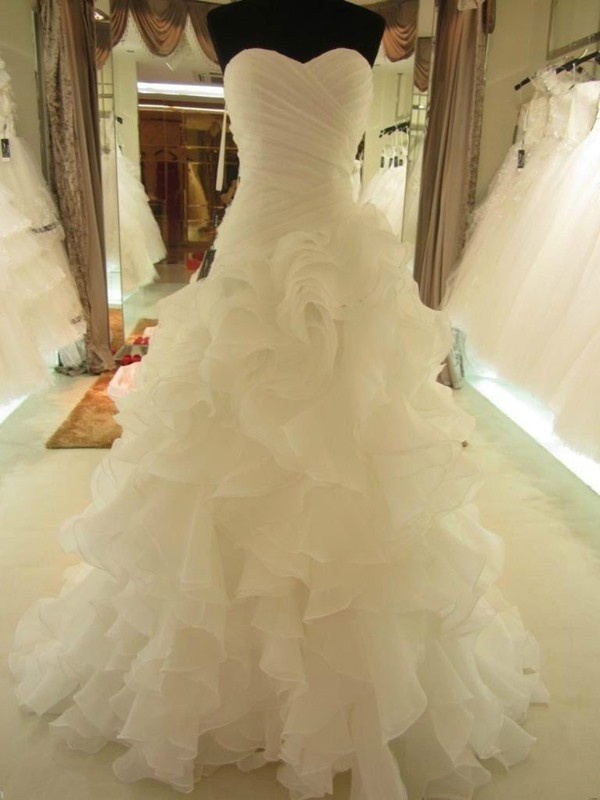 Ball Gown Ruffles Sweetheart Organza Sleeveless Court Train Wedding Dresses 1221