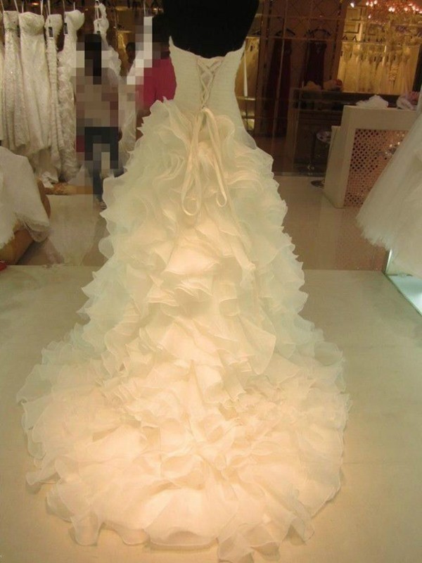 Ball Gown Ruffles Sweetheart Organza Sleeveless Court Train Wedding Dresses 1221