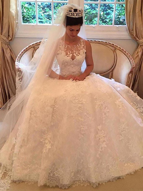 A-Line/Princess Lace Court Train Scoop Applique Sleeveless Wedding Dresses 722