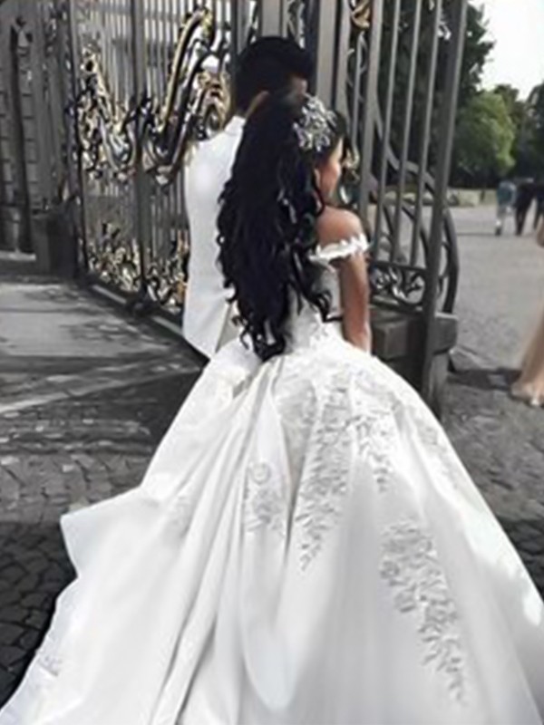 Ball Gown Off-the-Shoulder Sleeveless Sweep/Brush Train Applique Satin Wedding Dresses 1214